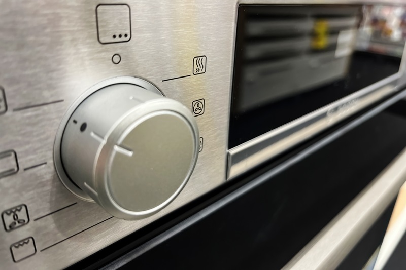 Controls on multifunction oven