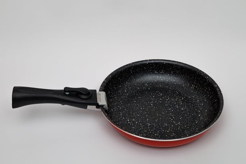 Ceramic non stick frying pan