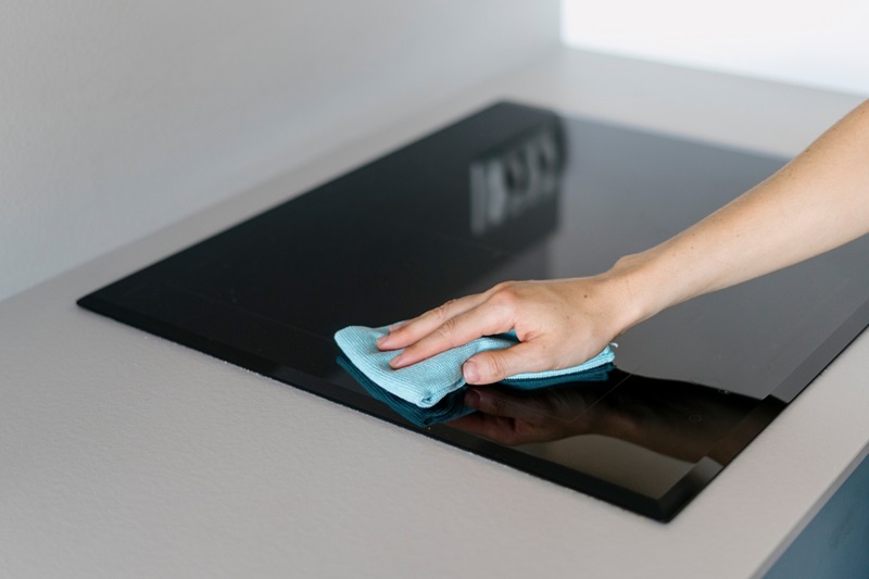 Wiping induction hob with microfibre cloth