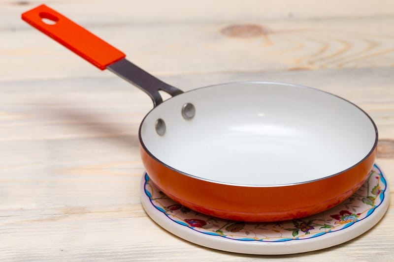Ceramic frying pan