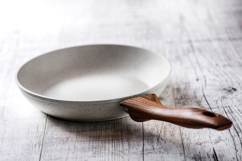 Ceramic frying pan