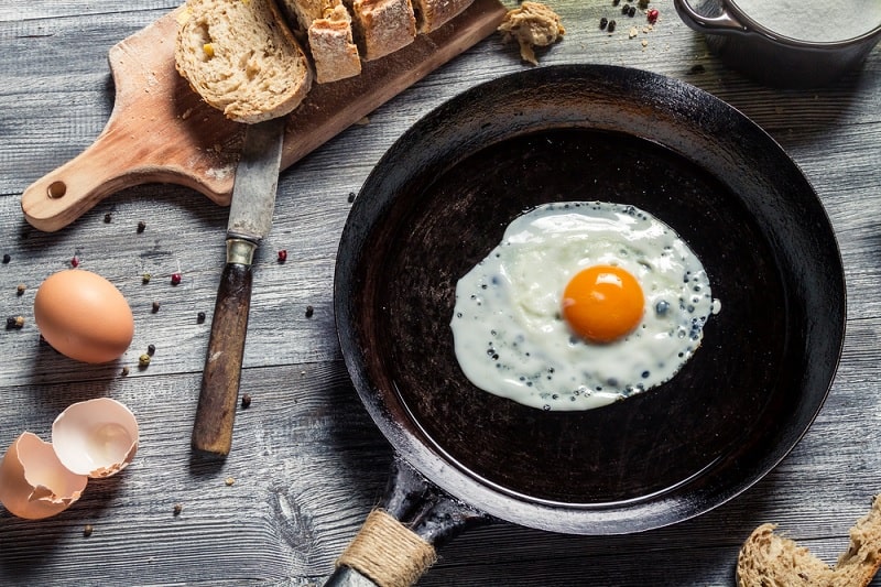 Best Frying Pans for Eggs in the UK