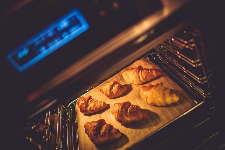 Are Gas Ovens Good for Baking?