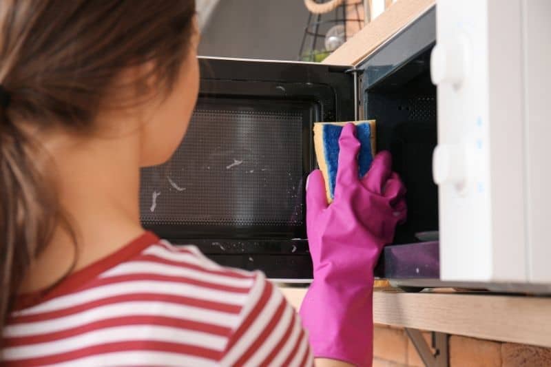 Cleaning Microwave Oven