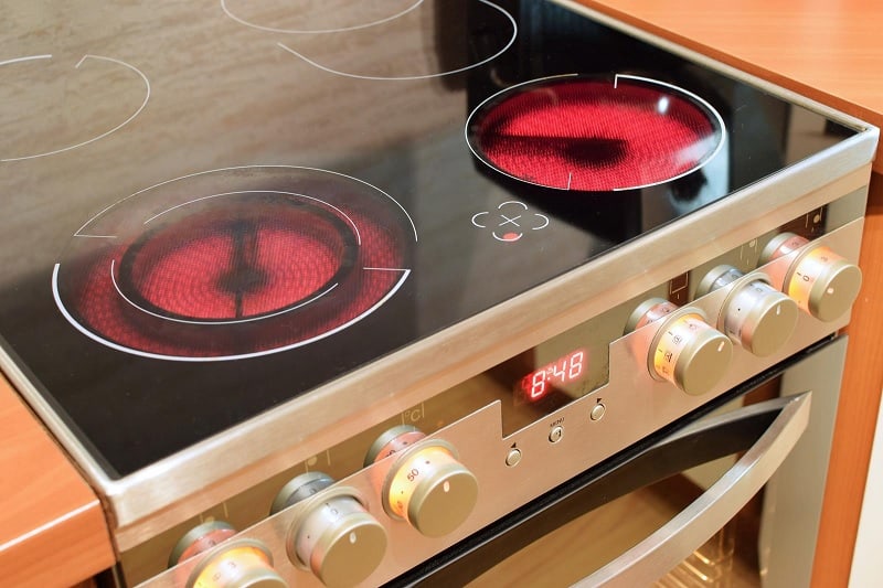 Electric cooker with ceramic hob