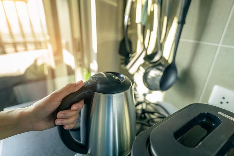 Holding electric kettle