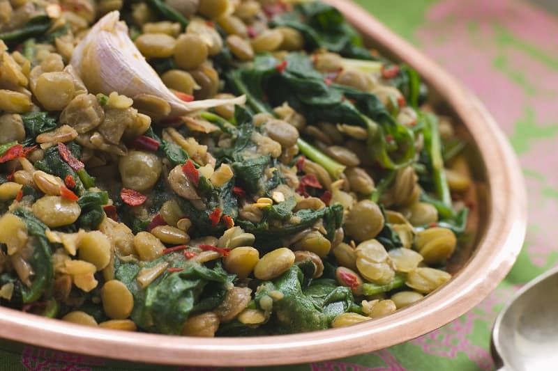Lentils dish with spinach and garlic
