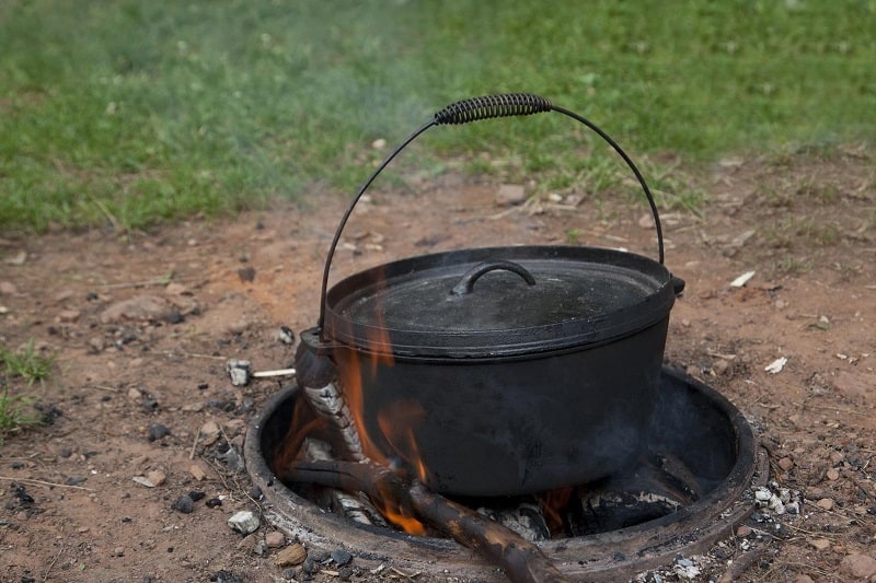 Outdoor Dutch oven