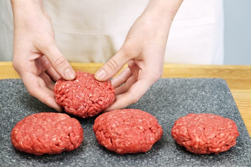 Making beef mince burgers