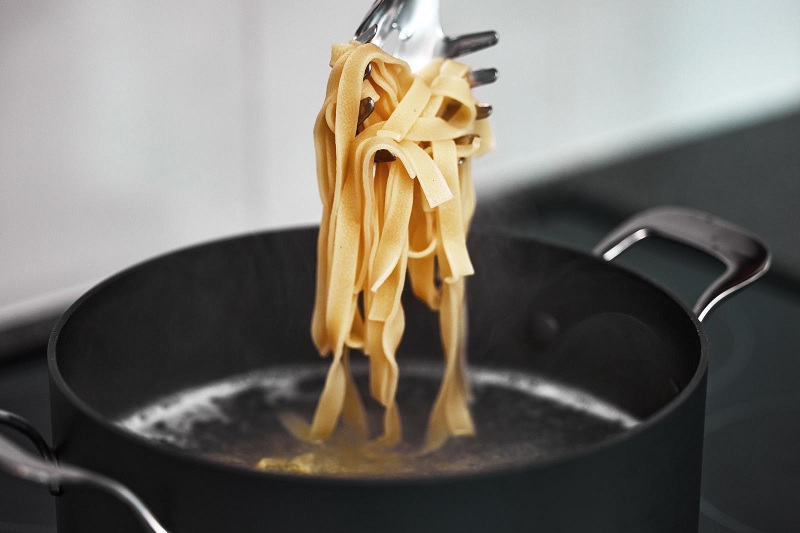 Cooking pasta in pan