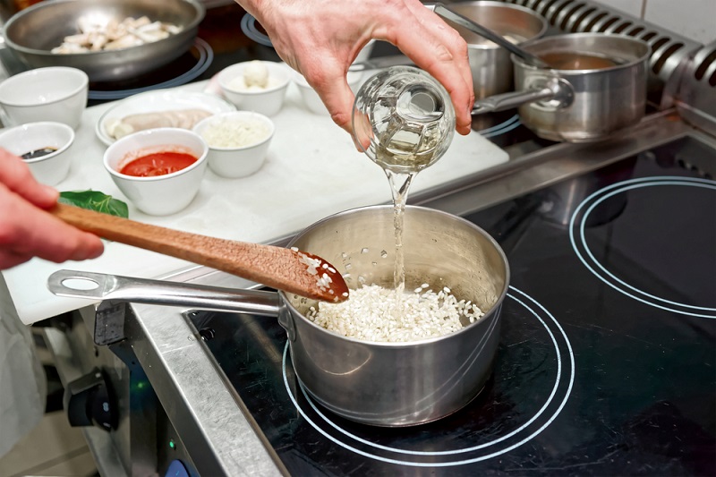 Cooking risotto on induction hob