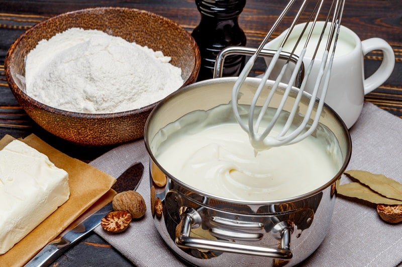 Making white sauce with flour