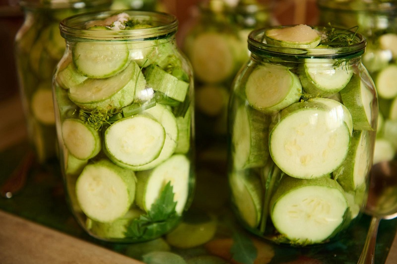 Pickling courgettes