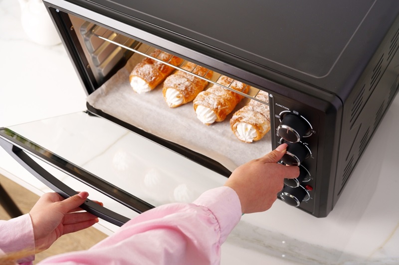 Baking pastries in mini oven