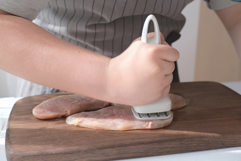 Tenderiser chicken breasts