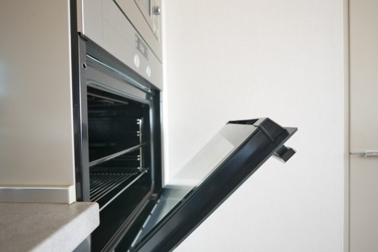 How Much Does an Electric Oven Cost to Run in the UK? (2024)