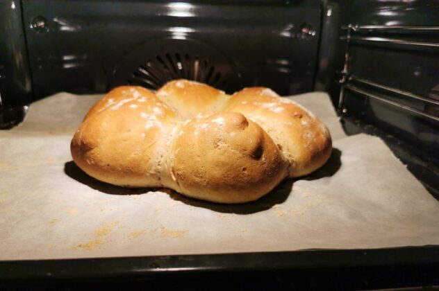 Can Greaseproof Paper Go in the Oven?