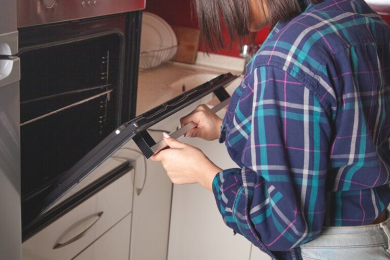 Oven Door Won't Close Causes and Solutions