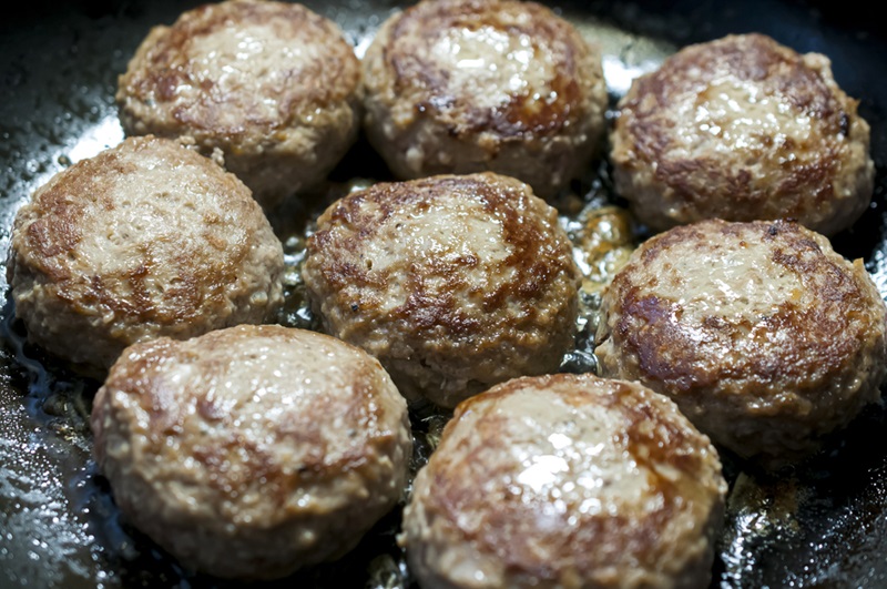 Cooked beef mince burgers