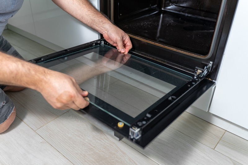 Installing oven door glass